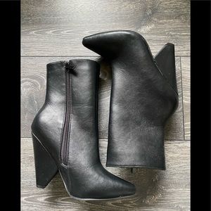 Cute Black Boots size 8